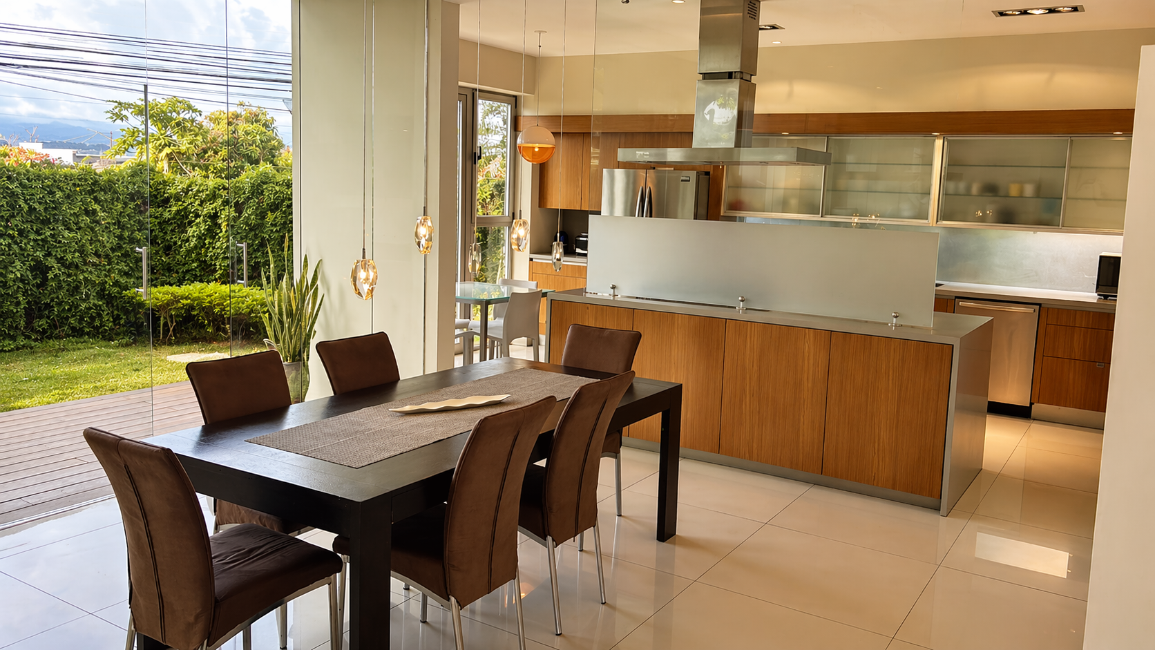 Casa de Tres Niveles en Condominio El Higuerón — foto 2