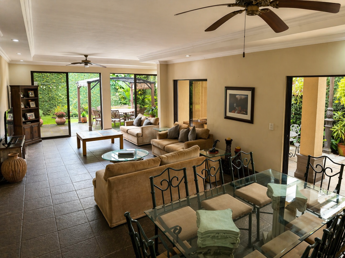 Casa Amplia en Lindora — Residencial Madero Negro — foto 1